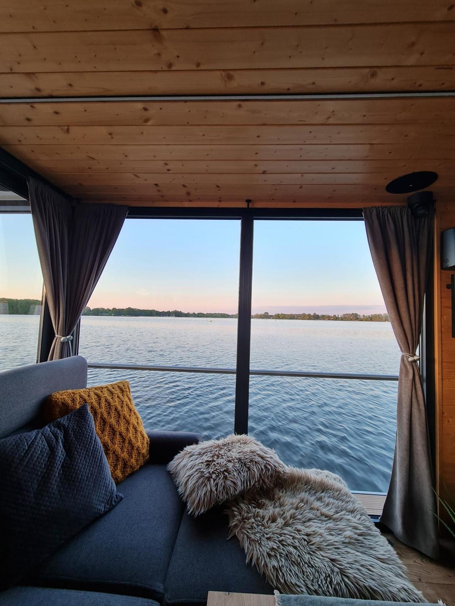 Botel Seezeit Im Hausboot Mit Kamin & Sauna Schwielochsee