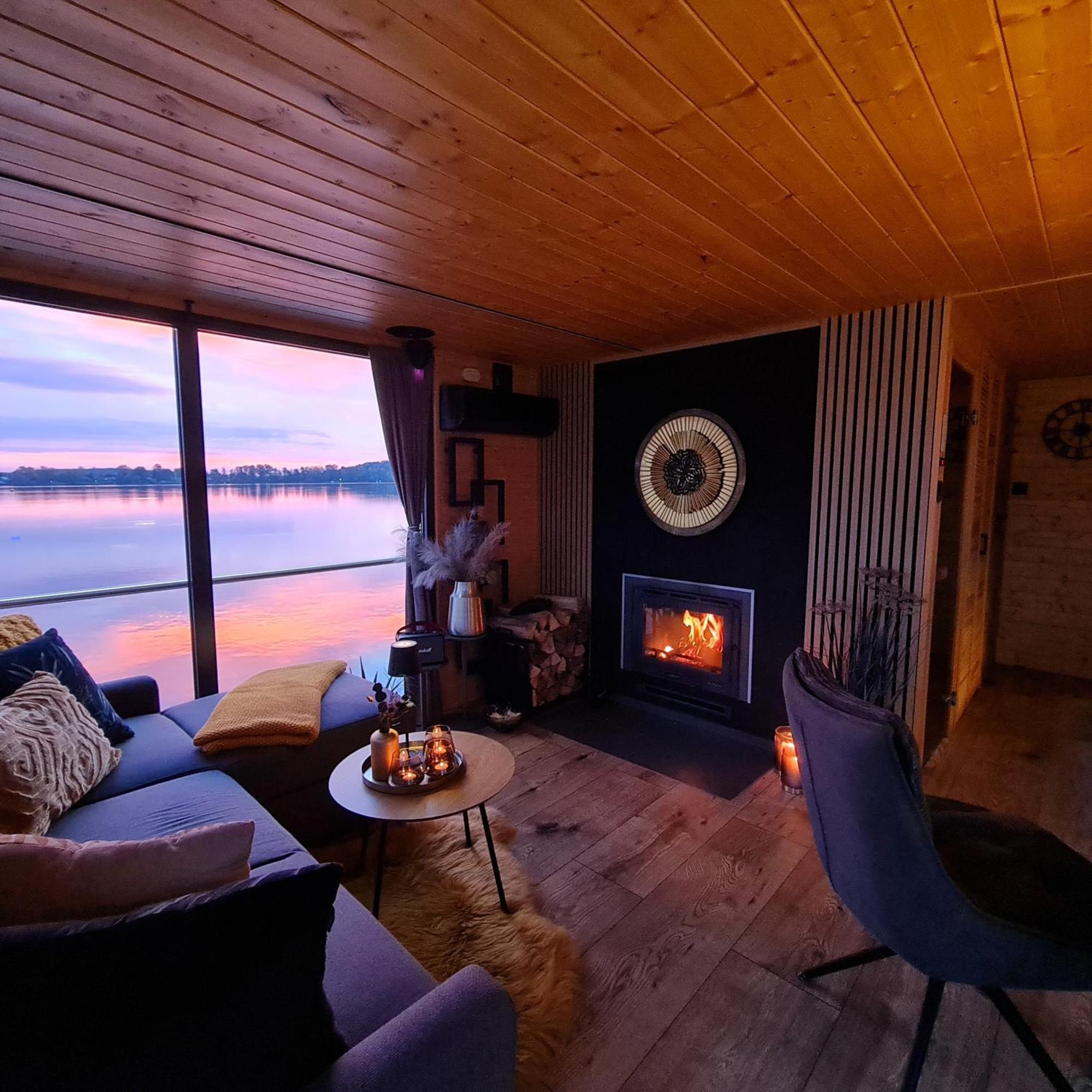Seezeit Im Hausboot Mit Kamin & Sauna Botel