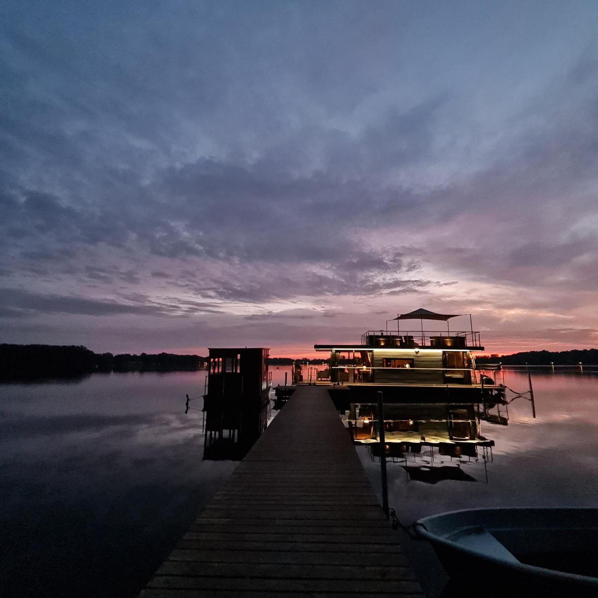 Seezeit Im Hausboot Mit Kamin & Sauna Botel *
