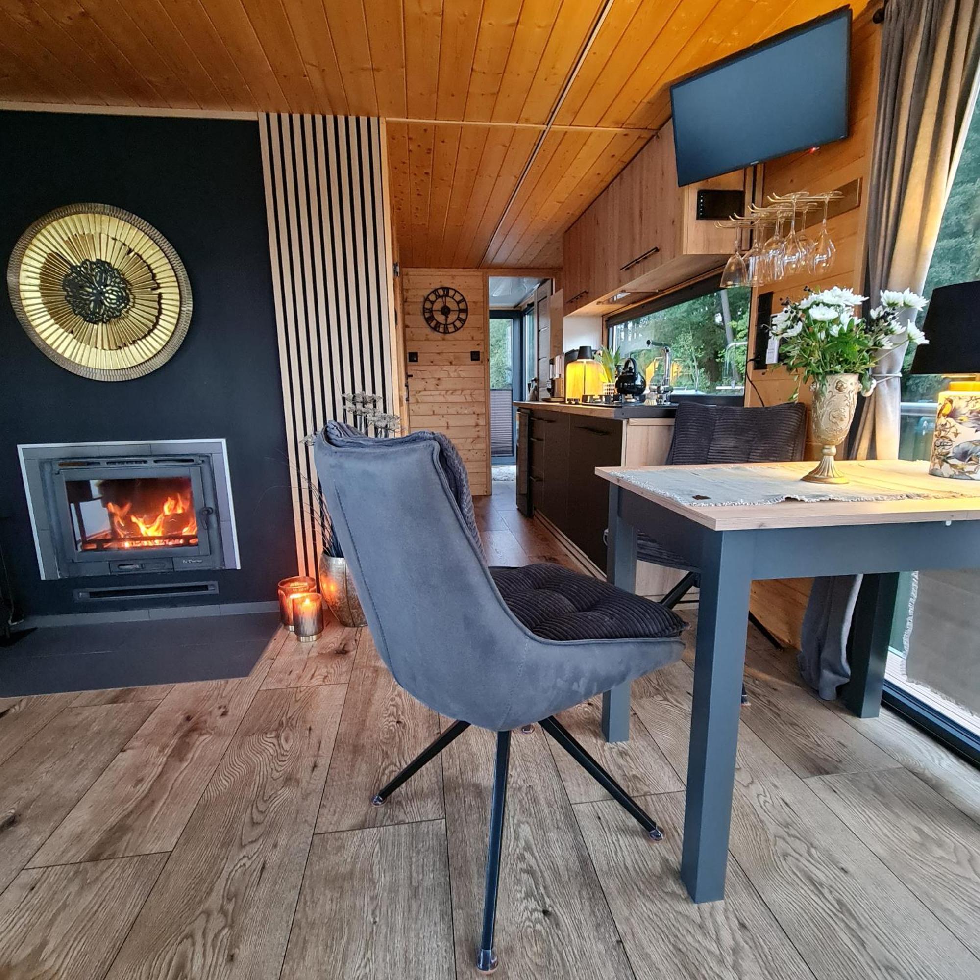 Botel Seezeit Im Hausboot Mit Kamin & Sauna *