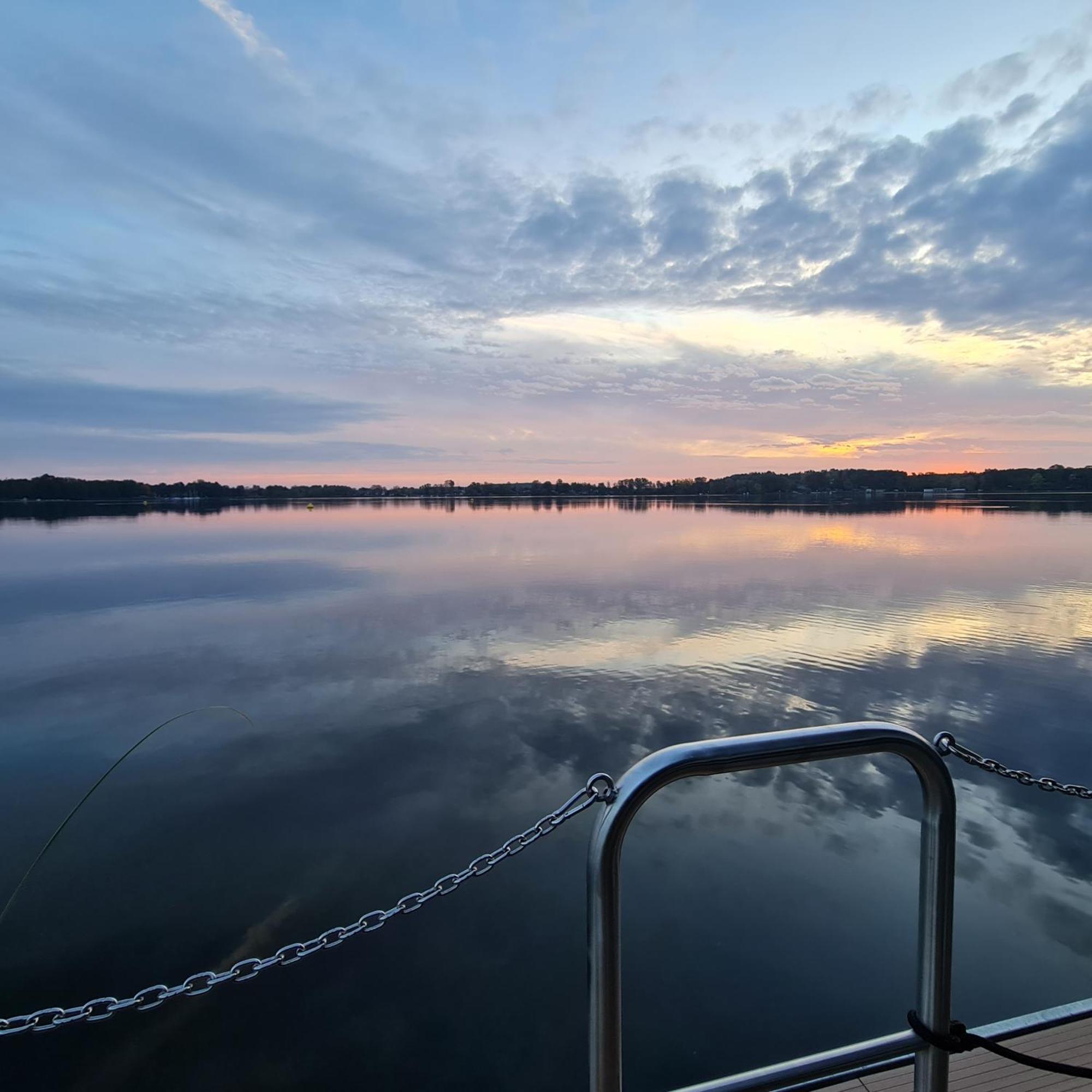 Botel Seezeit Im Hausboot Mit Kamin & Sauna